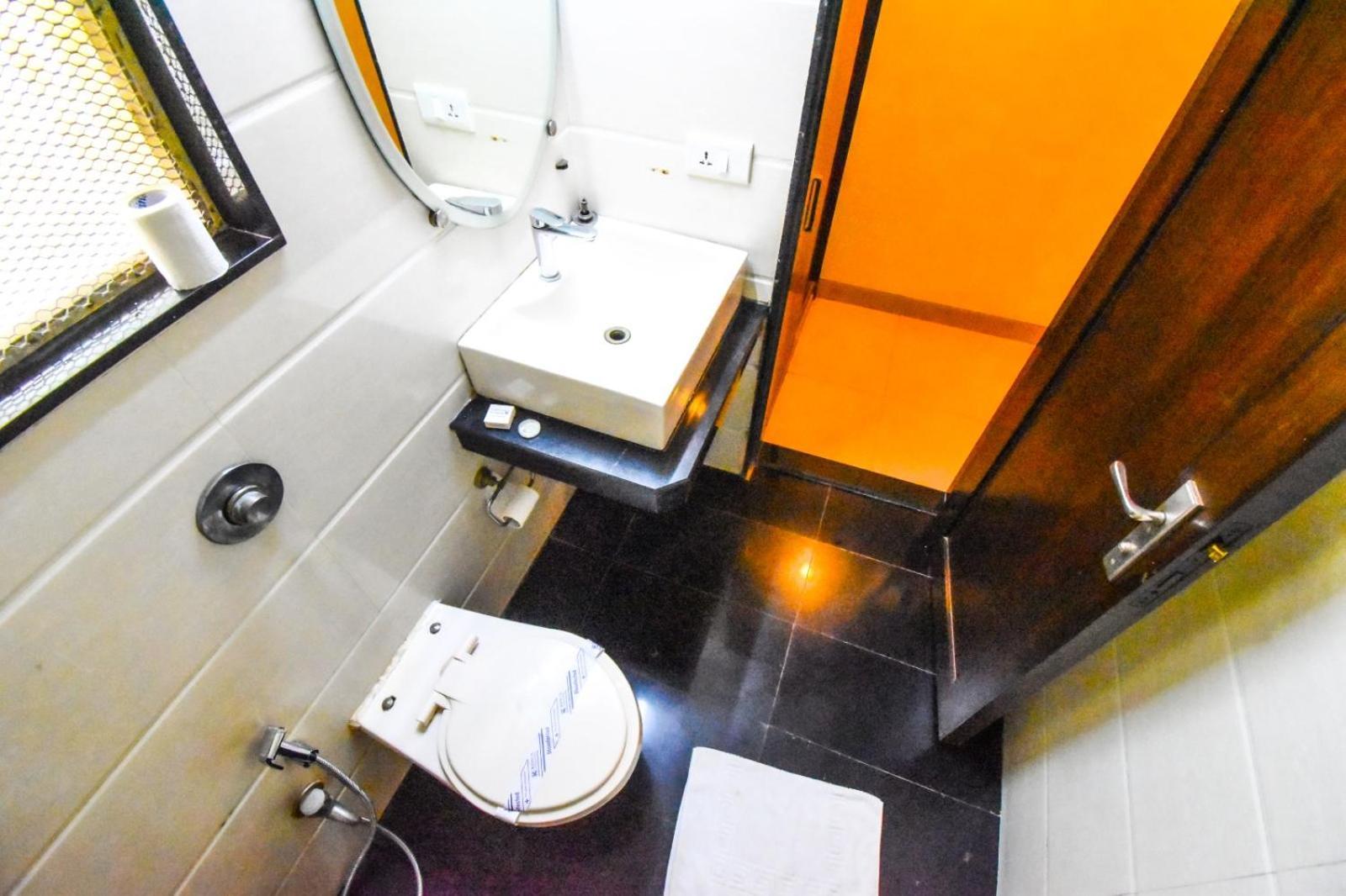 Hotel Kings International Juhu Bombay Exterior foto