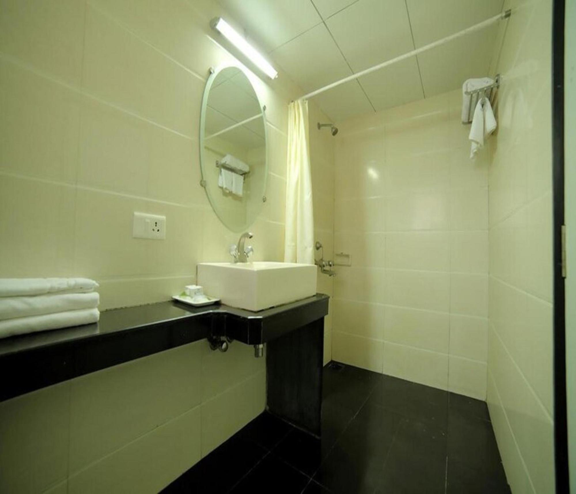 Hotel Kings International Juhu Bombay Exterior foto