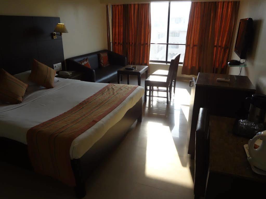 Hotel Kings International Juhu Bombay Exterior foto