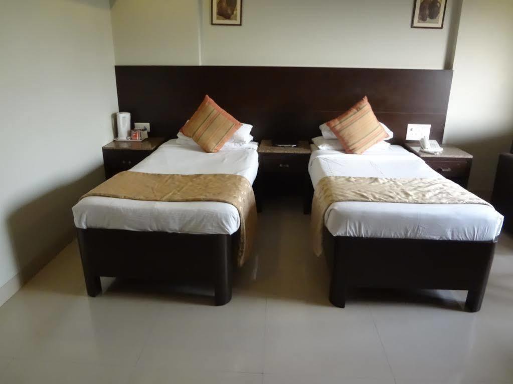 Hotel Kings International Juhu Bombay Exterior foto